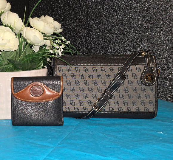 Dooney Bourke Vintage  Logo Charm Crossbody Shoulderbag with Kisslock Wallet